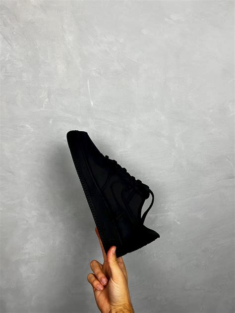 vanta black af1.